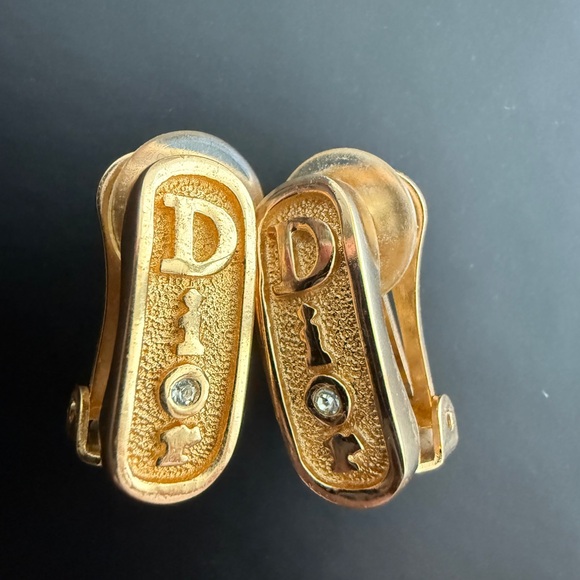 ❗️FINAL PRICE❗️LOT 1722 18K gold plated Christian Dior vintage clip on earring - Picture 8 of 8